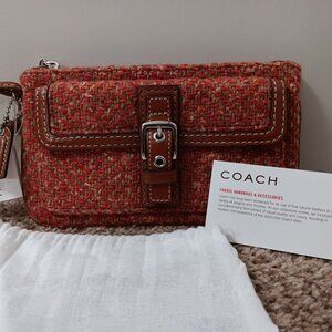 NWT Coach Hampton Herringbone Tweed Large Wristlet in Camel / Rose F40792
